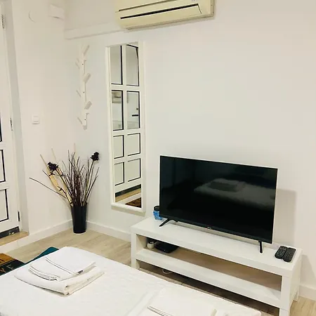 Moon No.2 Apartment Split